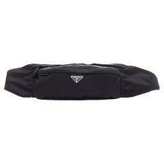 Sac de ceinture PRADA en nylon noir avec logo argenté et boucle triangulaire