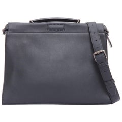 Cartera FENDI Peekaboo de piel negra con ojos de monstruo de insecto