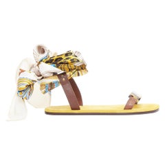 AVEC MODERATION gelbe Creme seidigen Schal Krawatte Acryl flache Sandalen EU37