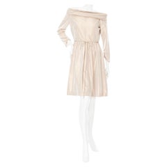Bill Blass, abito a spalla in taffetà color champagne degli anni '70
