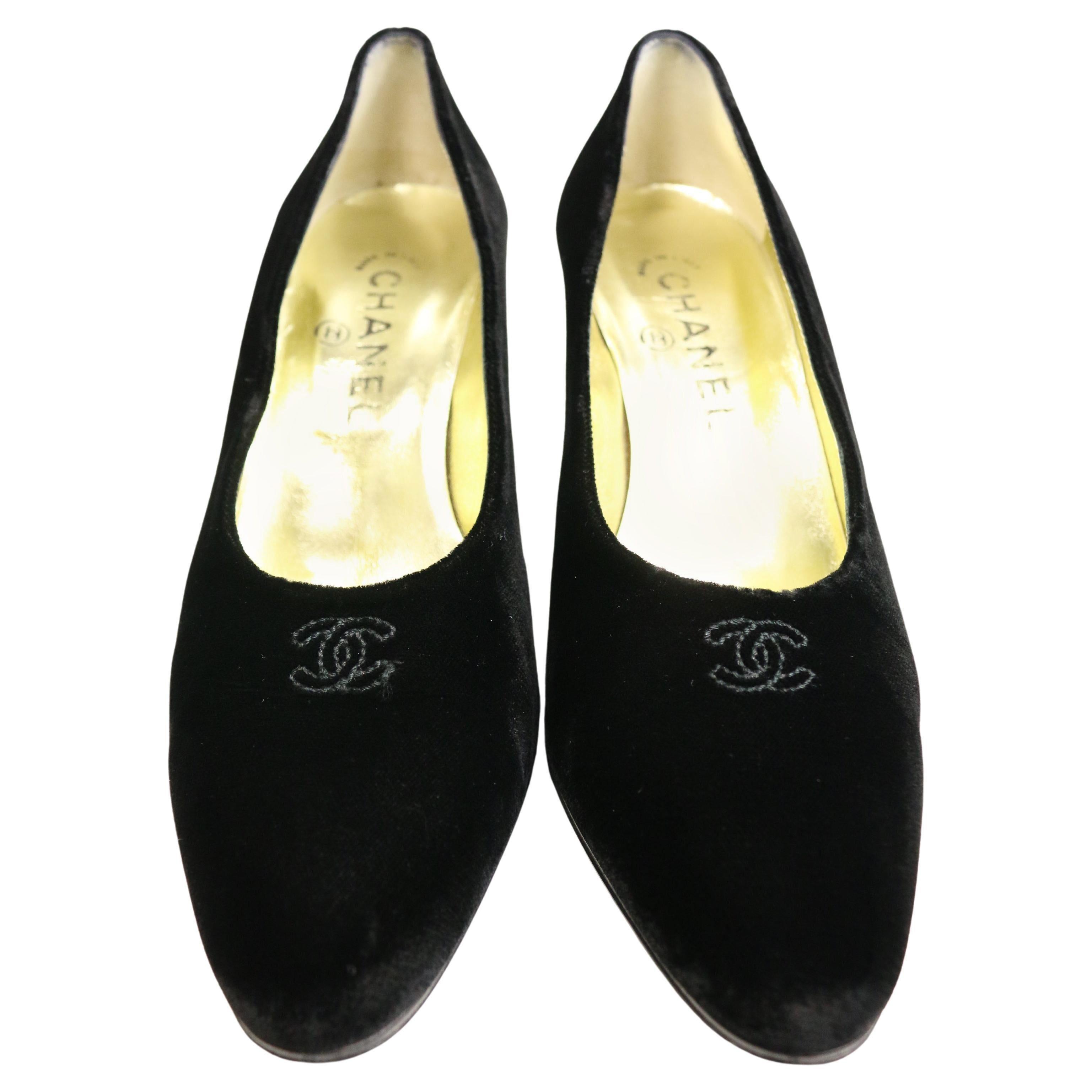 Chanel black velvet CC pumps For Sale