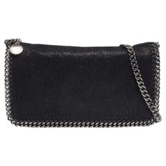Stella McCartney Falabella Umhängetasche aus schwarzem Kunstwildleder mit Klappe