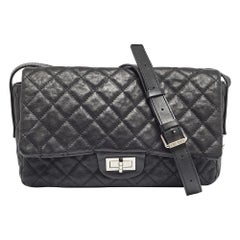 Chanel Bolso Mensajero Easy Reissue de Piel Acolchada Negra
