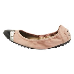 Tod's Chausssures de ballet de ballet à boucle en daim et cuir verni rose, taille 39,5