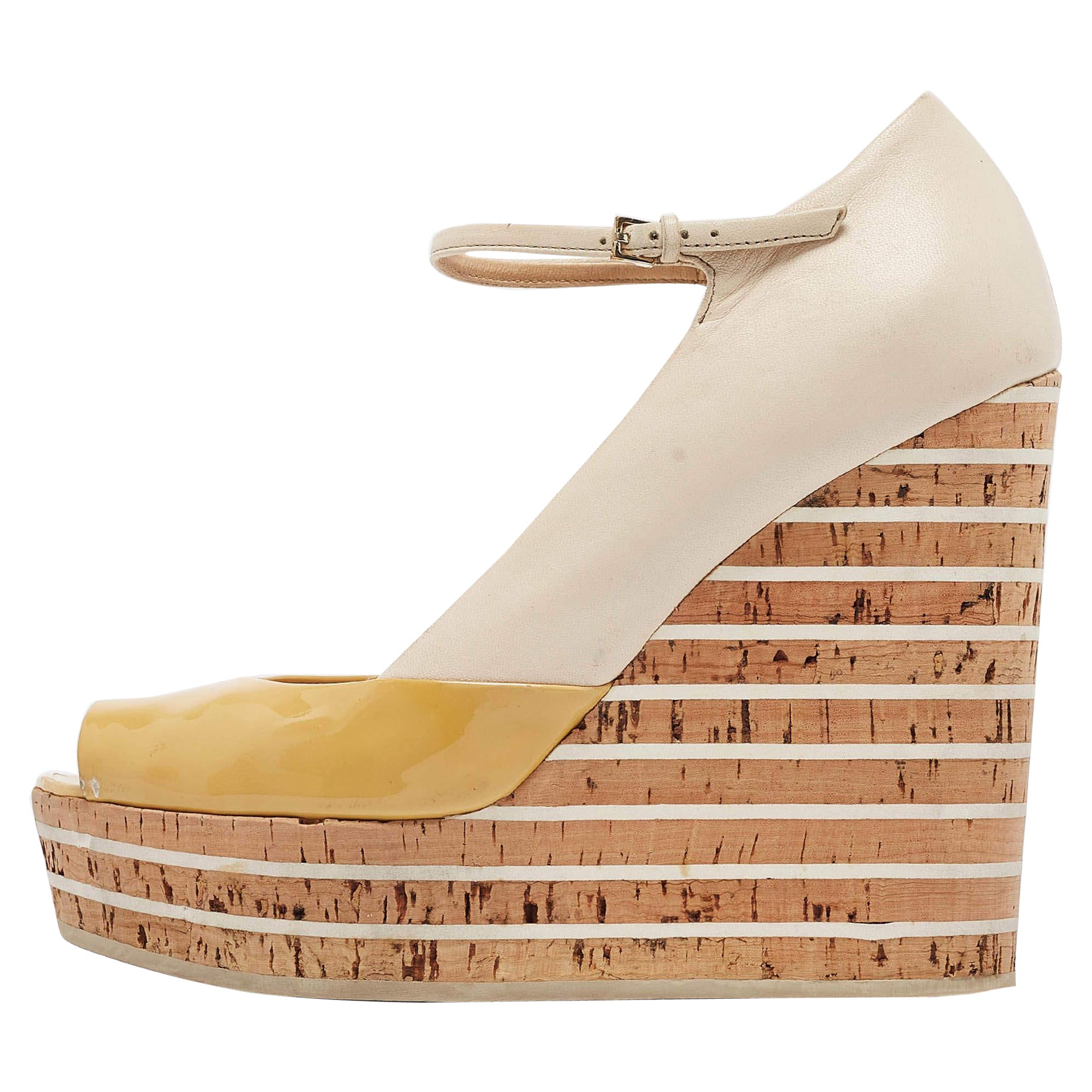Gucci Beige/Yellow Patent And Leather Cork Wedge Pumps Size 39 For Sale
