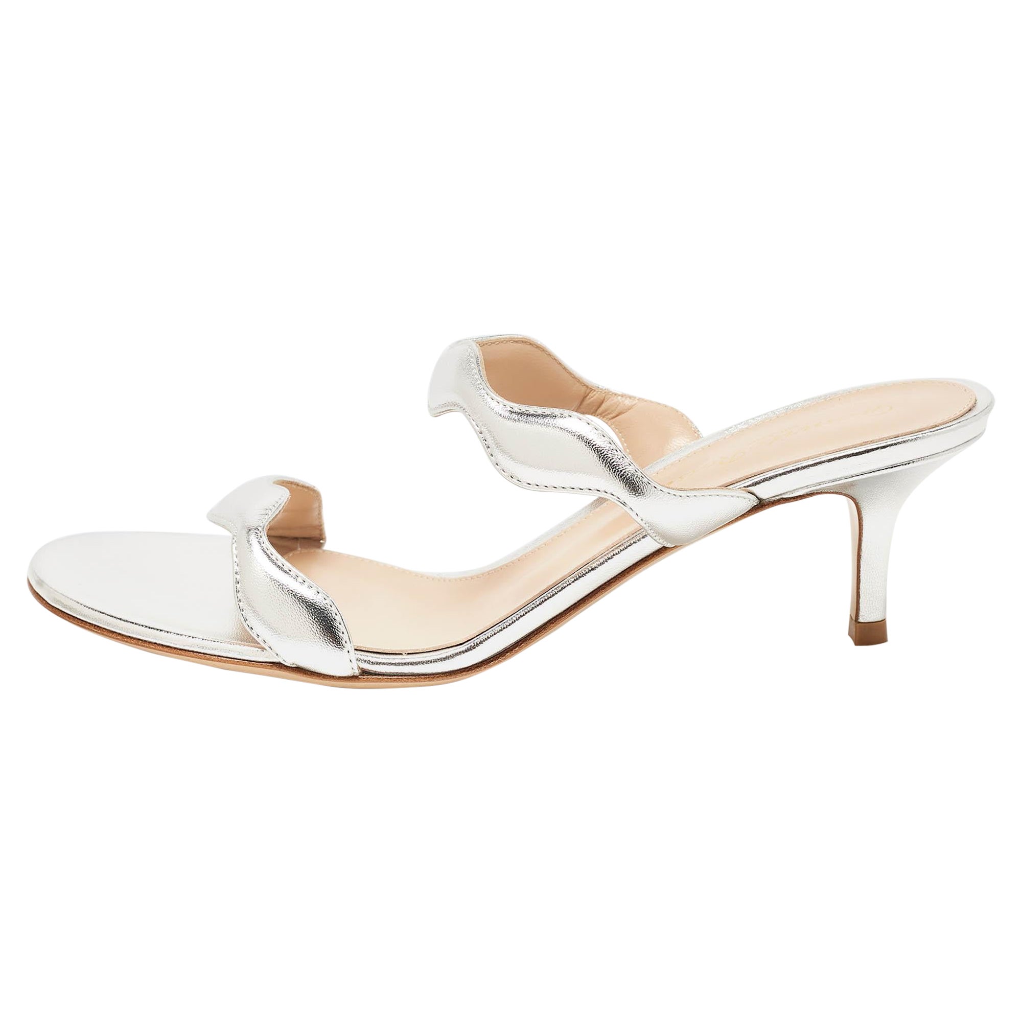 Gianvito Rossi Silver Leather Wavy Sandals Size 38 For Sale