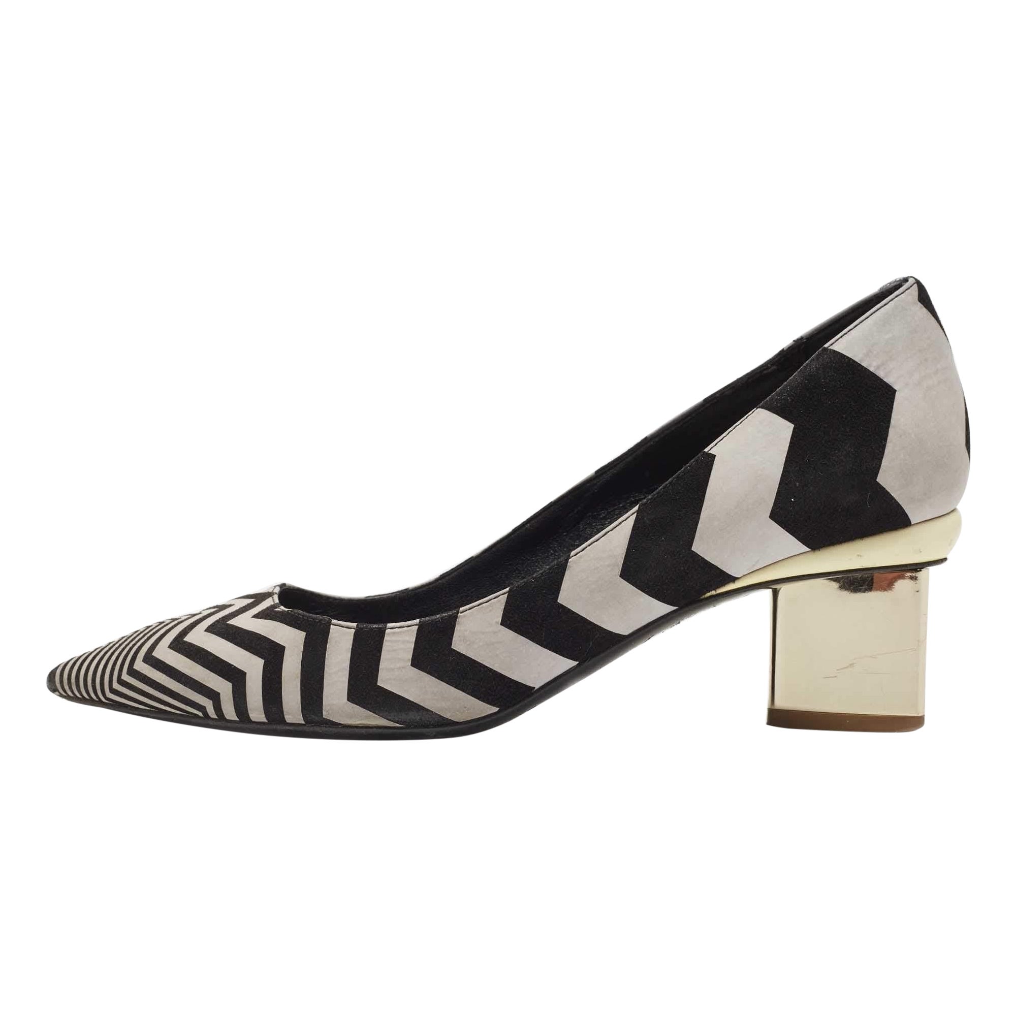 Nicholas Kirkwood Black/Grey Zigzag Print Suede Pumps Size 37.5 For Sale