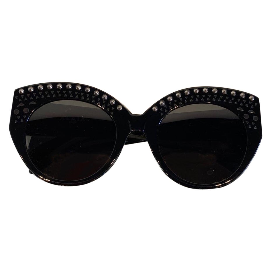Black plastic sunglasses with studs For Sale
