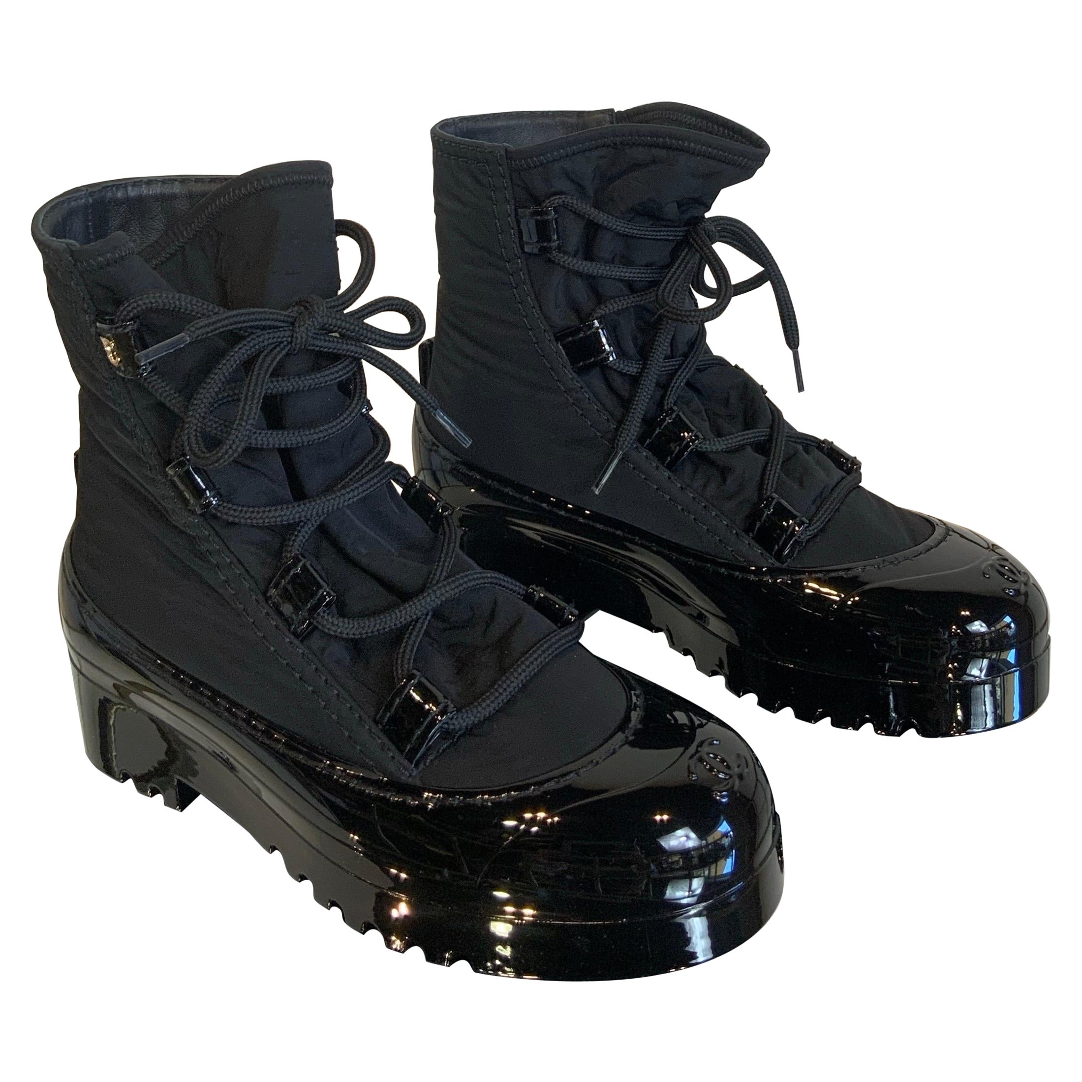 Chanel - Bottines en nylon noir en vente