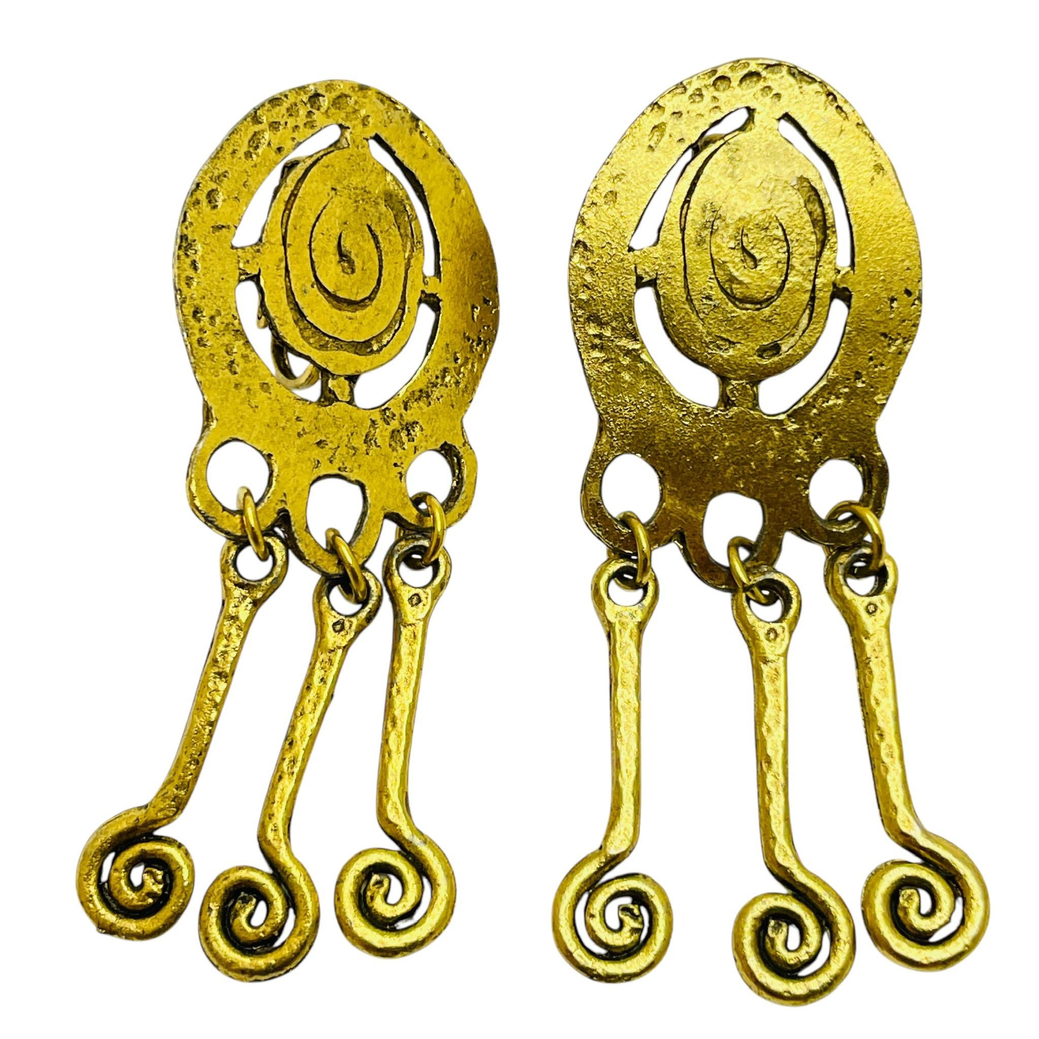 Orecchini a clip di design in tonalità oro vintage