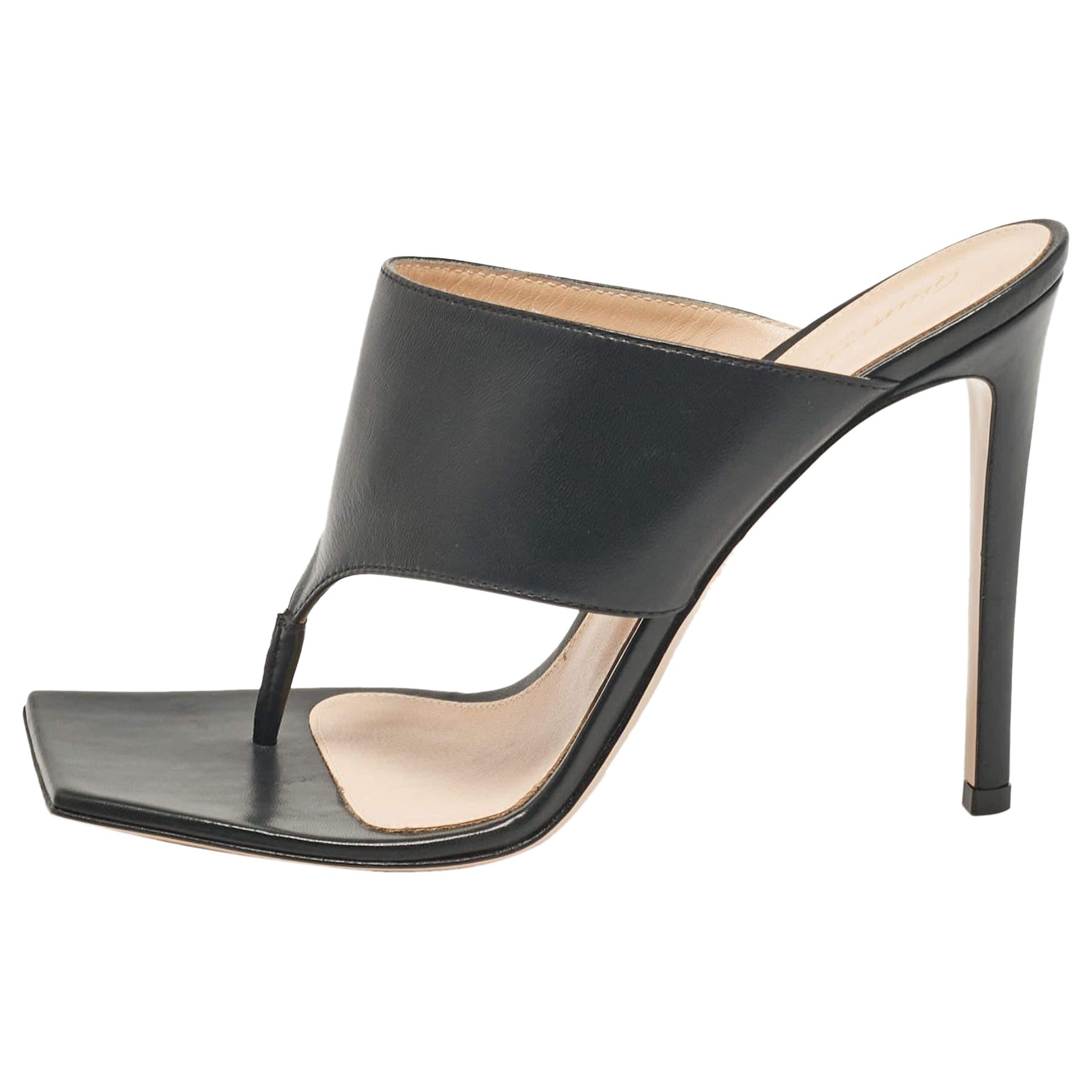 Gianvito Rossi Black Leather Thong Slide Sandals Size 39.5 For Sale
