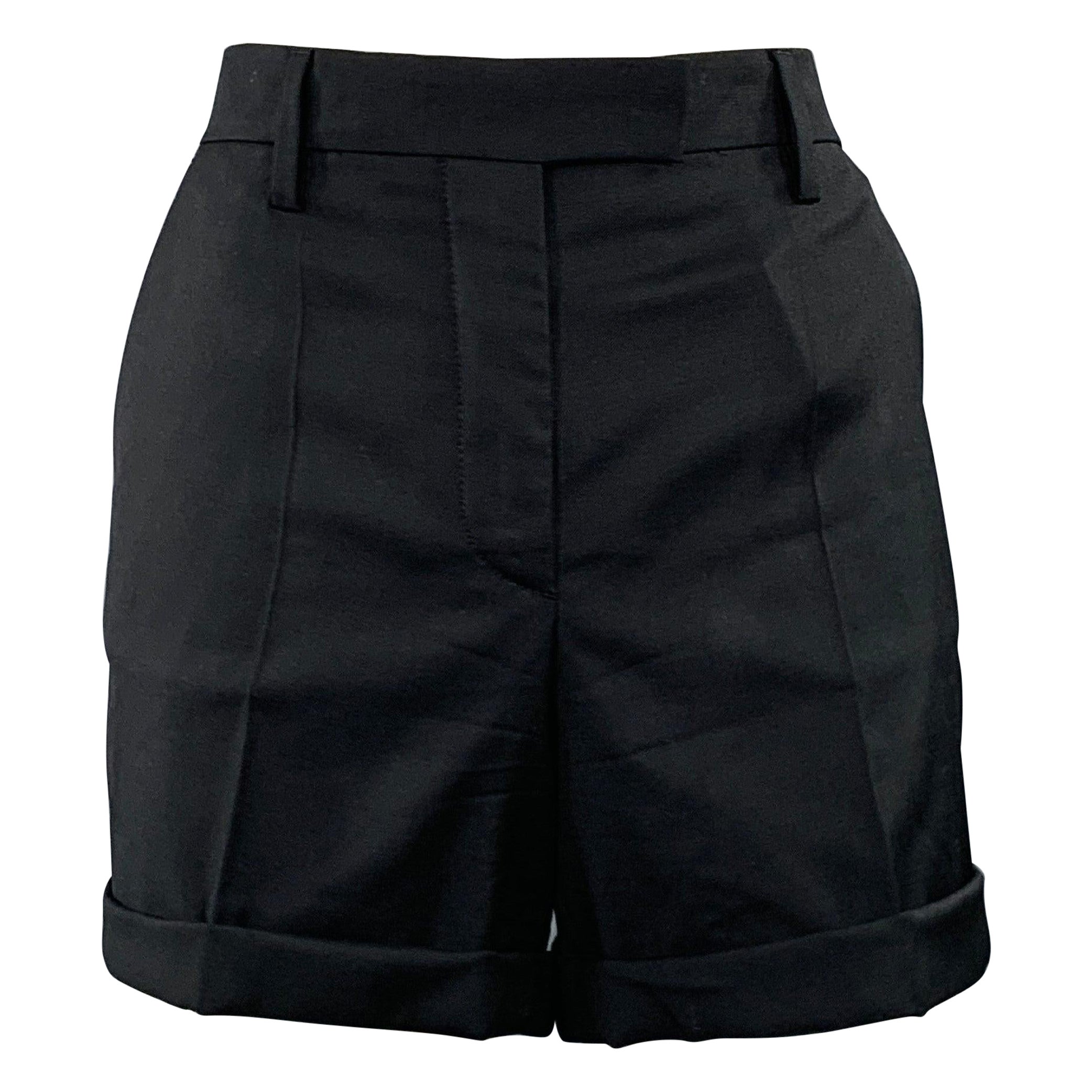 PRADA Taille 2 Short à revers en laine noire