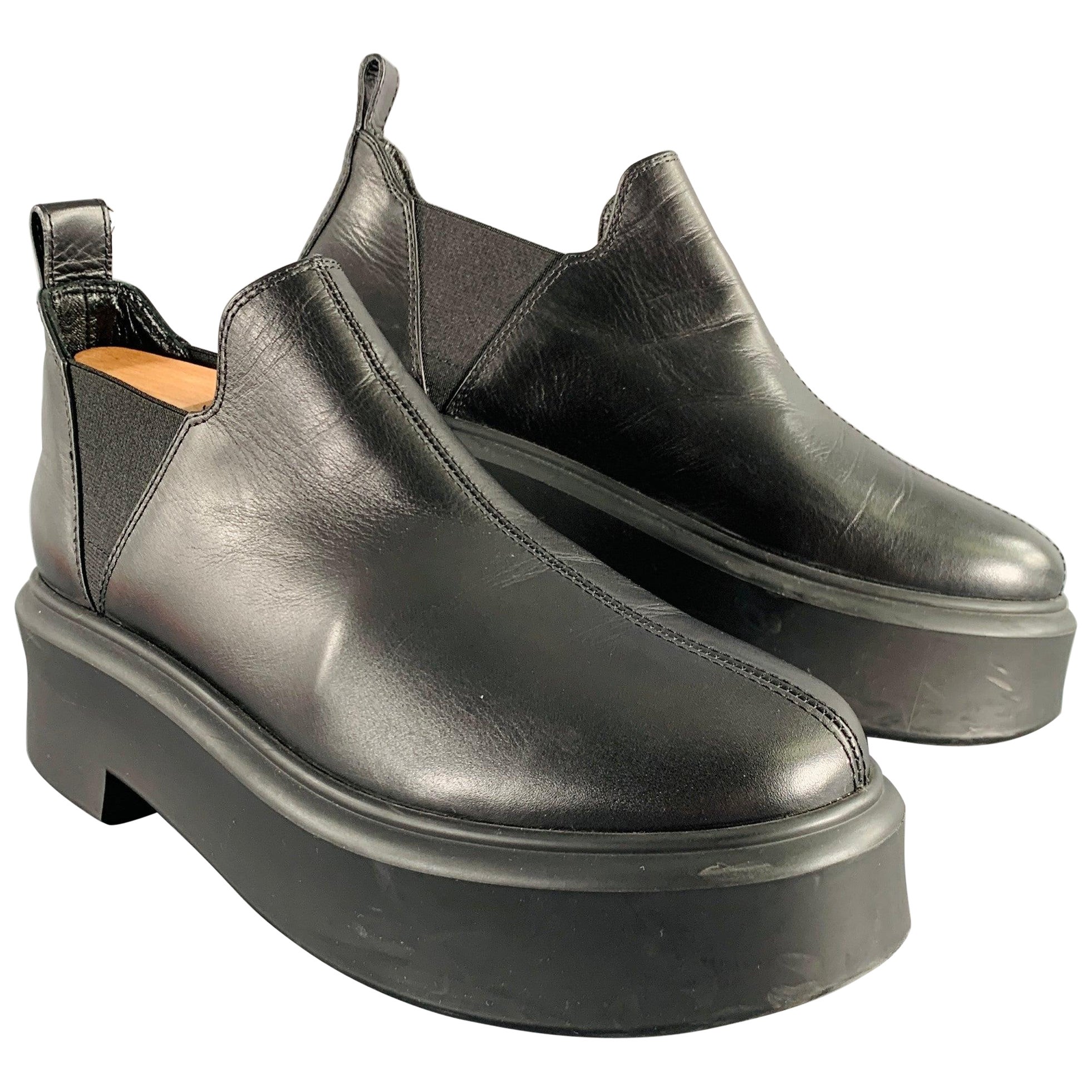 THE ROW Größe 7,5 Schwarze Chelsea-Stiefel aus Leder Plateau aus Leder im Angebot