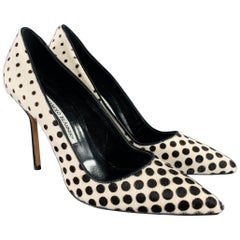 Manolo Blahnik - Pompe a spillo in cavallino bianco e nero a pois - misura 7,5