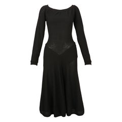 1989 AZZEDINE ALAIA Halbsheer Schwarzes geripptes Kleid mit Rüschen hinten