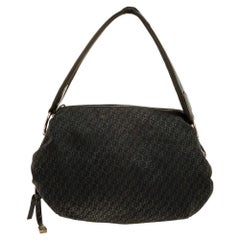 Giorgio Armani Schwarze Umhängetasche aus Segeltuch und Leder mit Signatur
