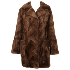 Cappotto in pelliccia di castoro tosato anni '70 di PIERRE CARDIN con motivo patchwork chevron