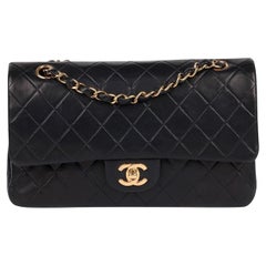 Chanel Bolso Clásico Acolchado Azul Marino Piel de Cordero Vintage Mediano con Doble Solapa