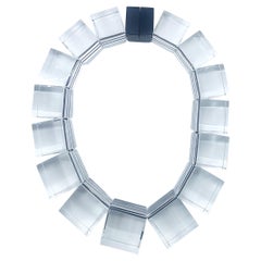 Monies of Denmark, grand collier modulaire carré en lucite de cristal clair