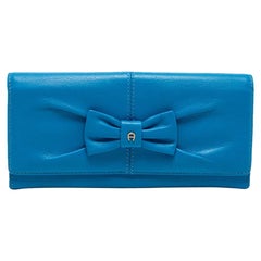 Portafoglio con fiocco in pelle blu di Aigner
