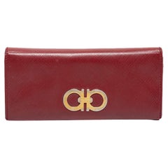 Salvatore Ferragamo Cartera Continental Gancio Doble de Piel Roja