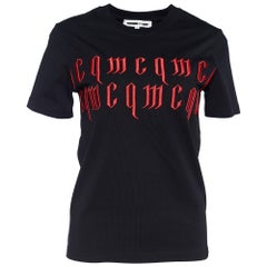 MCQ by Alexander McQueen Camiseta negra de punto con logotipo gótico bordado S
