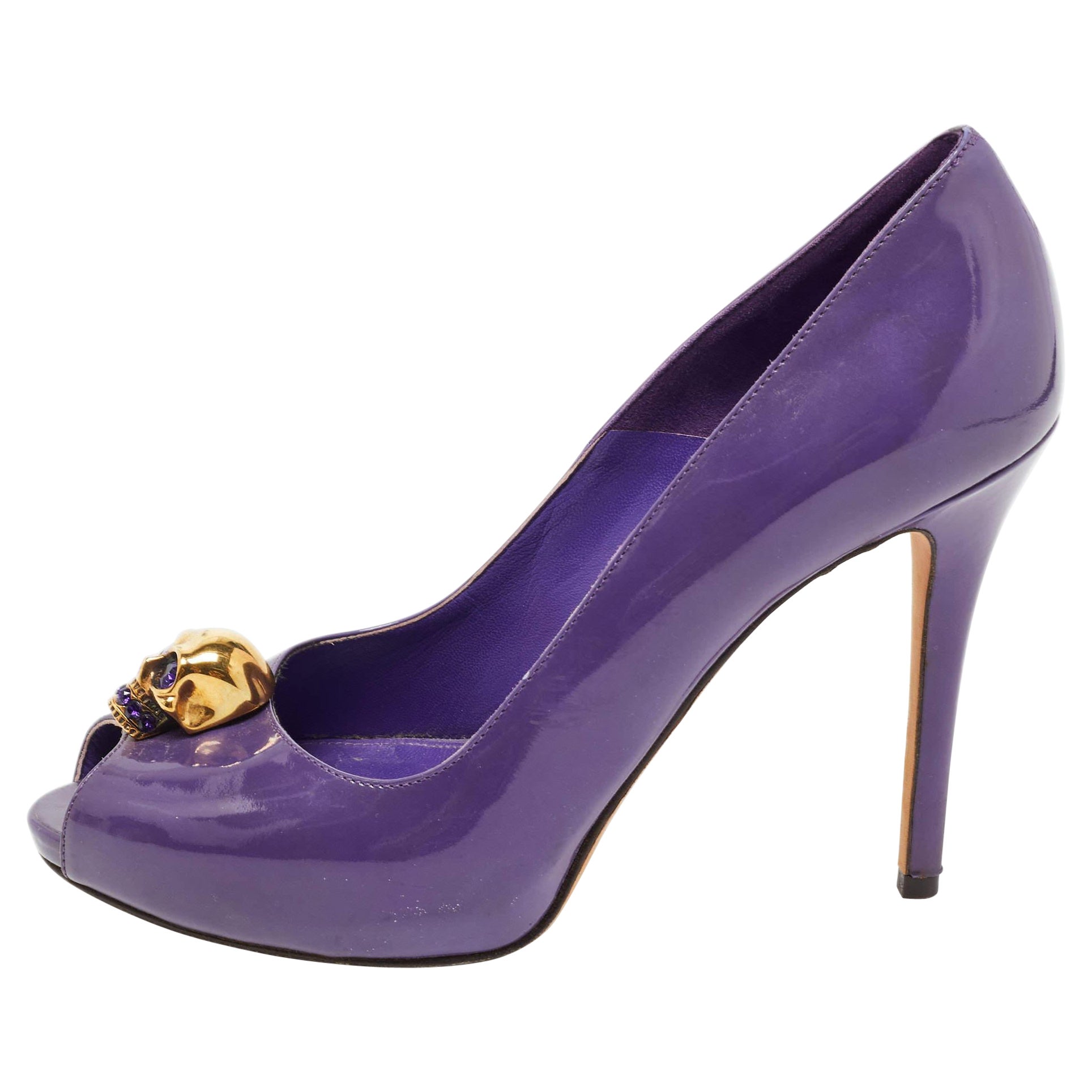 Alexander McQueen Leather Crystal Embellished Skull Peep Toe Pumps Size 38 For Sale