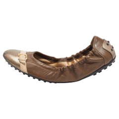 Tod's Brown/ Leder Cap Toe Schnalle Detail Scrunch Ballet Flats Größe 38.5