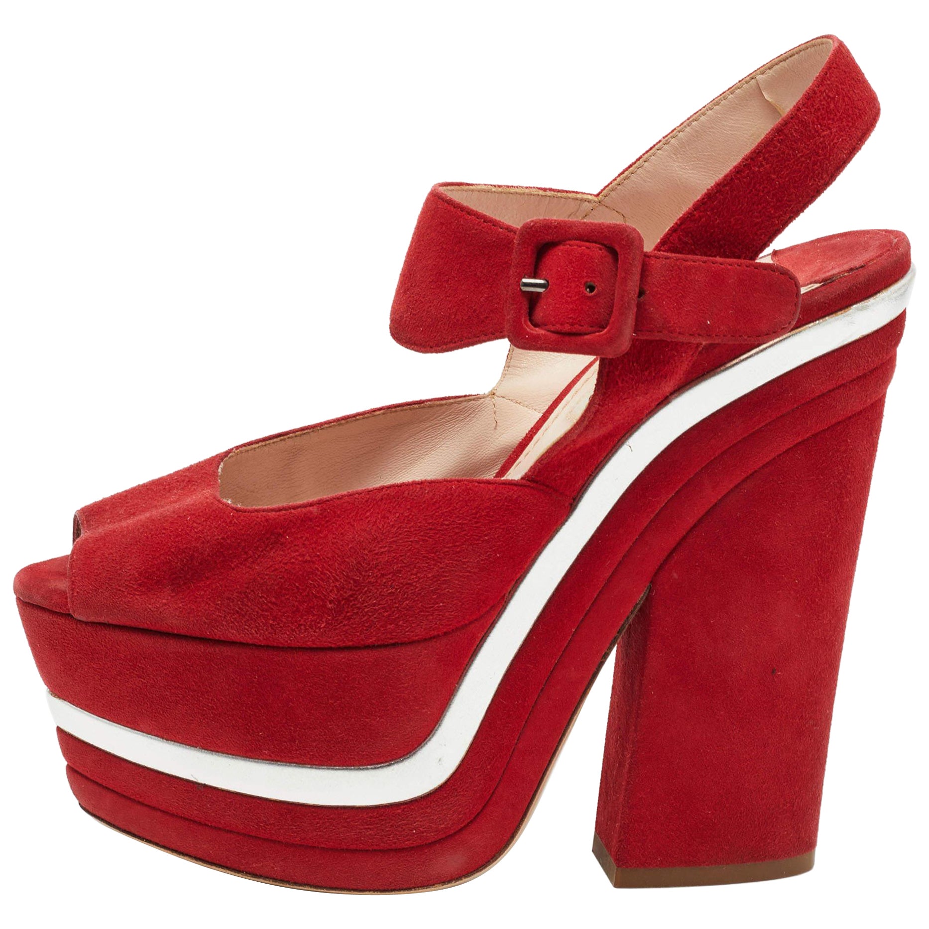 Miu Rot Wildleder Plateau Sandalen mit Knöchelriemen Größe 36 im Angebot