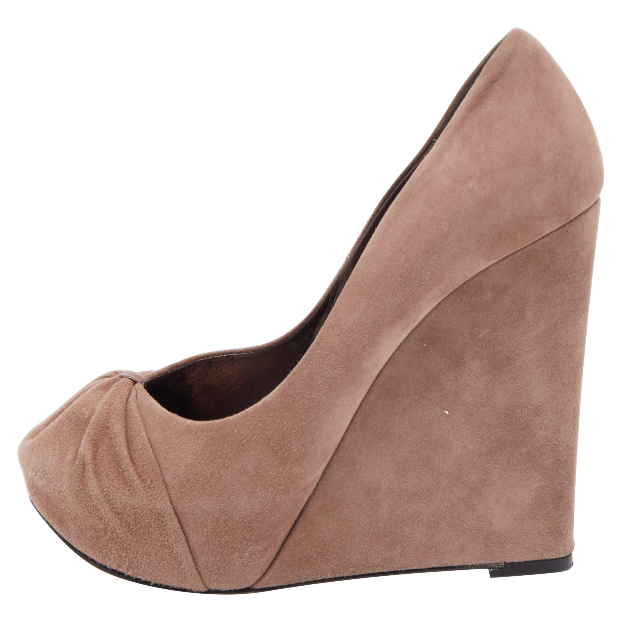 Gina, zeppa in pelle scamosciata plissettata rosa polvere, misura 38 in vendita