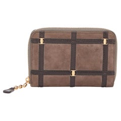 Salvatore Ferragamo Cartera compacta con cremallera de piel y Alcántara marrón