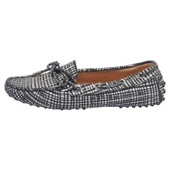 Mocasines Tod's con lazo de ante texturizado plata/negro talla 36