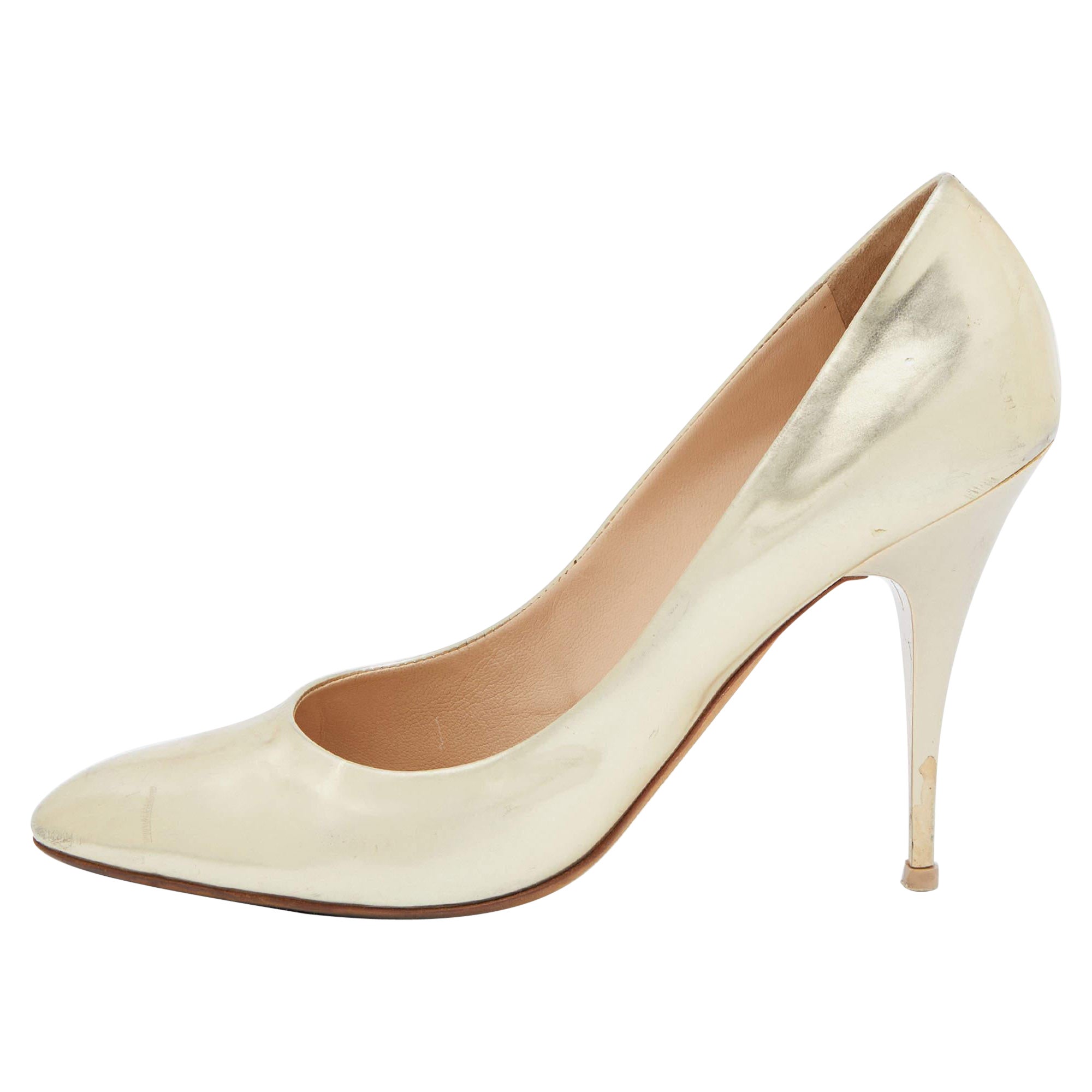 Giuseppe Zanotti escarpins à bout rond en cuir doré taille 40