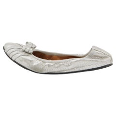 Salvatore Ferragamo - Ballerines en daim argenté taille 38
