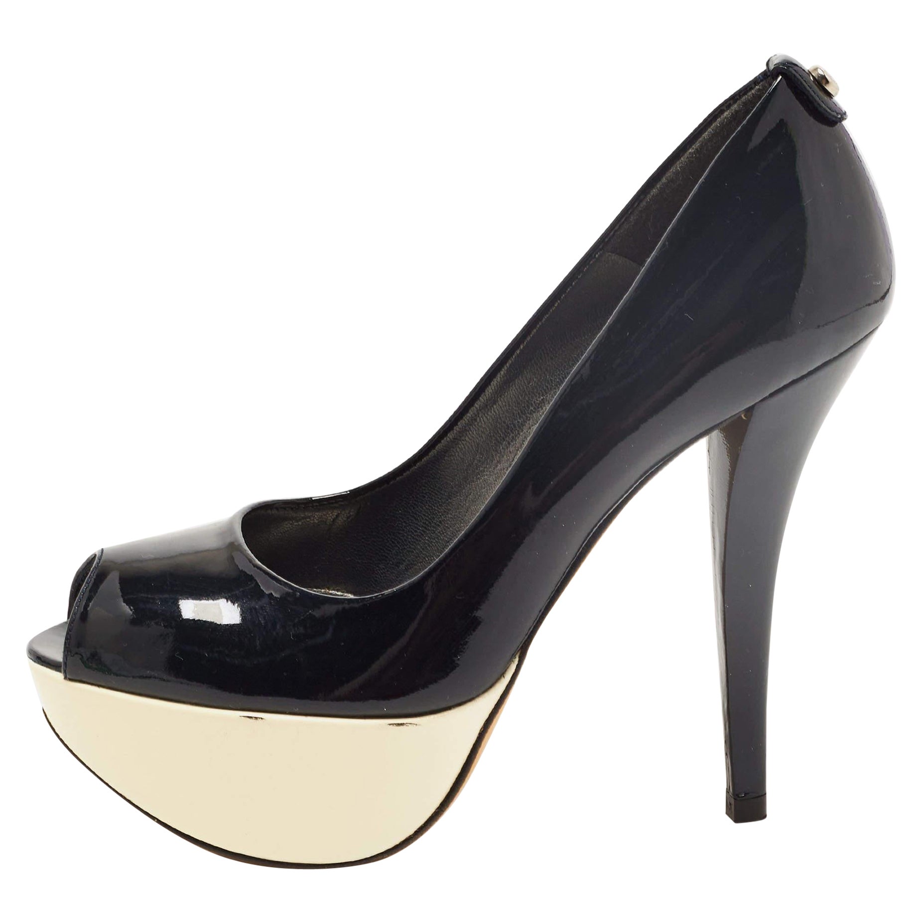 Stuart Weitzman Plataforma de charol negro Bombas Peep Toe Tamaño 35.5