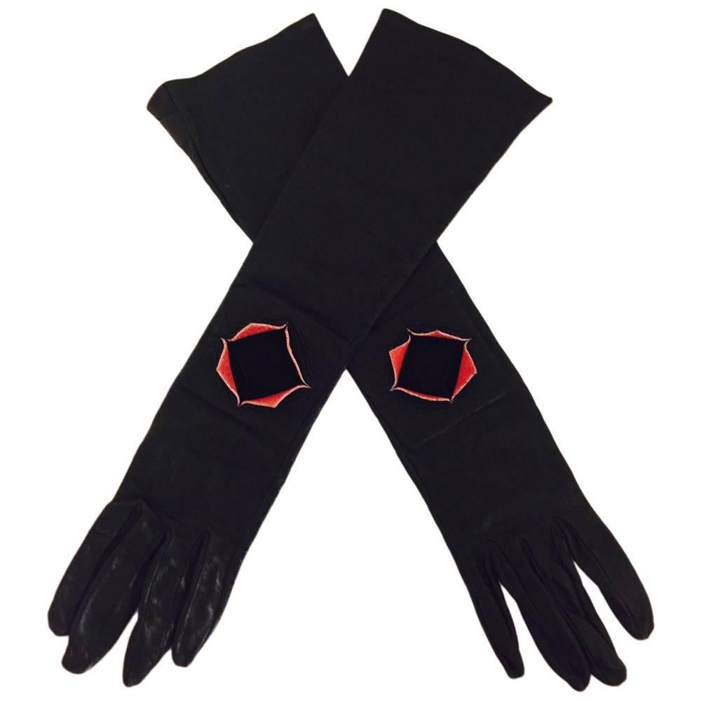 Chanel Black Kidskin Gloves With Geometric Pink Stingray Lined Cutout - Size 7 For Sale