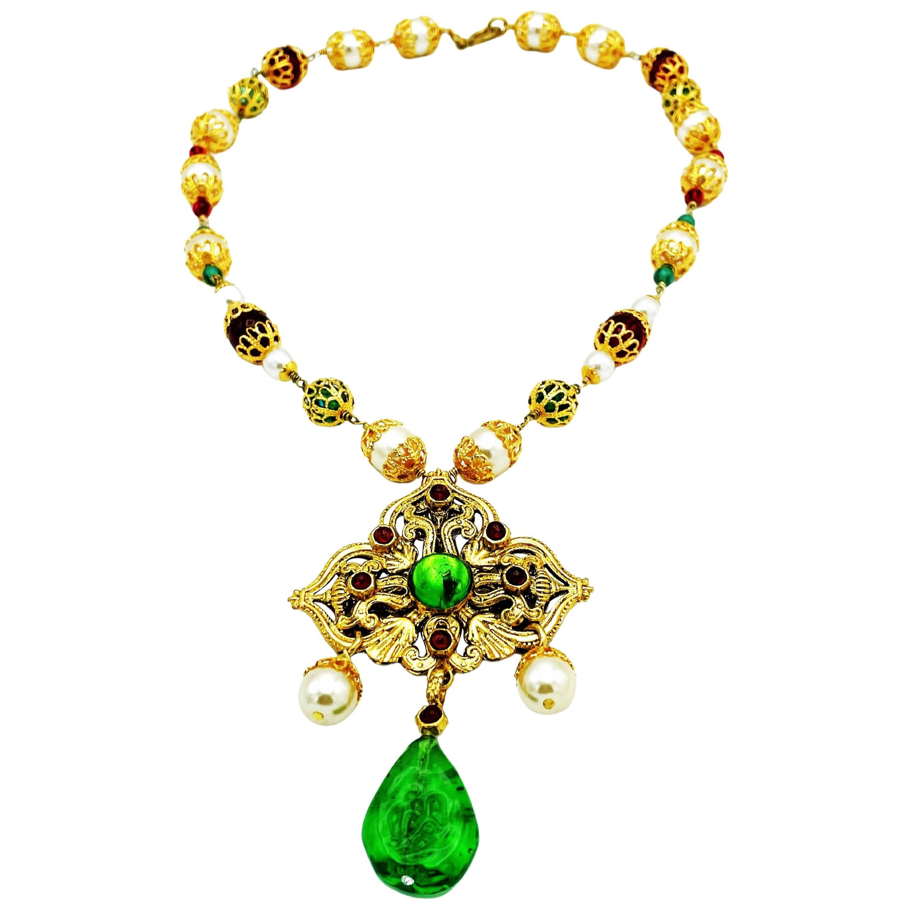 Collana Chanel vintage con ciondolo di Goossens e della casa di Gripoix, firmata