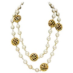 1980s Chanel Pearl Necklace with Poured Glass Beads