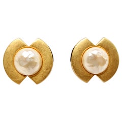 Pendientes de clip Karl Lagerfeld Vintage Gold-Tone Geometric Costume Pearl