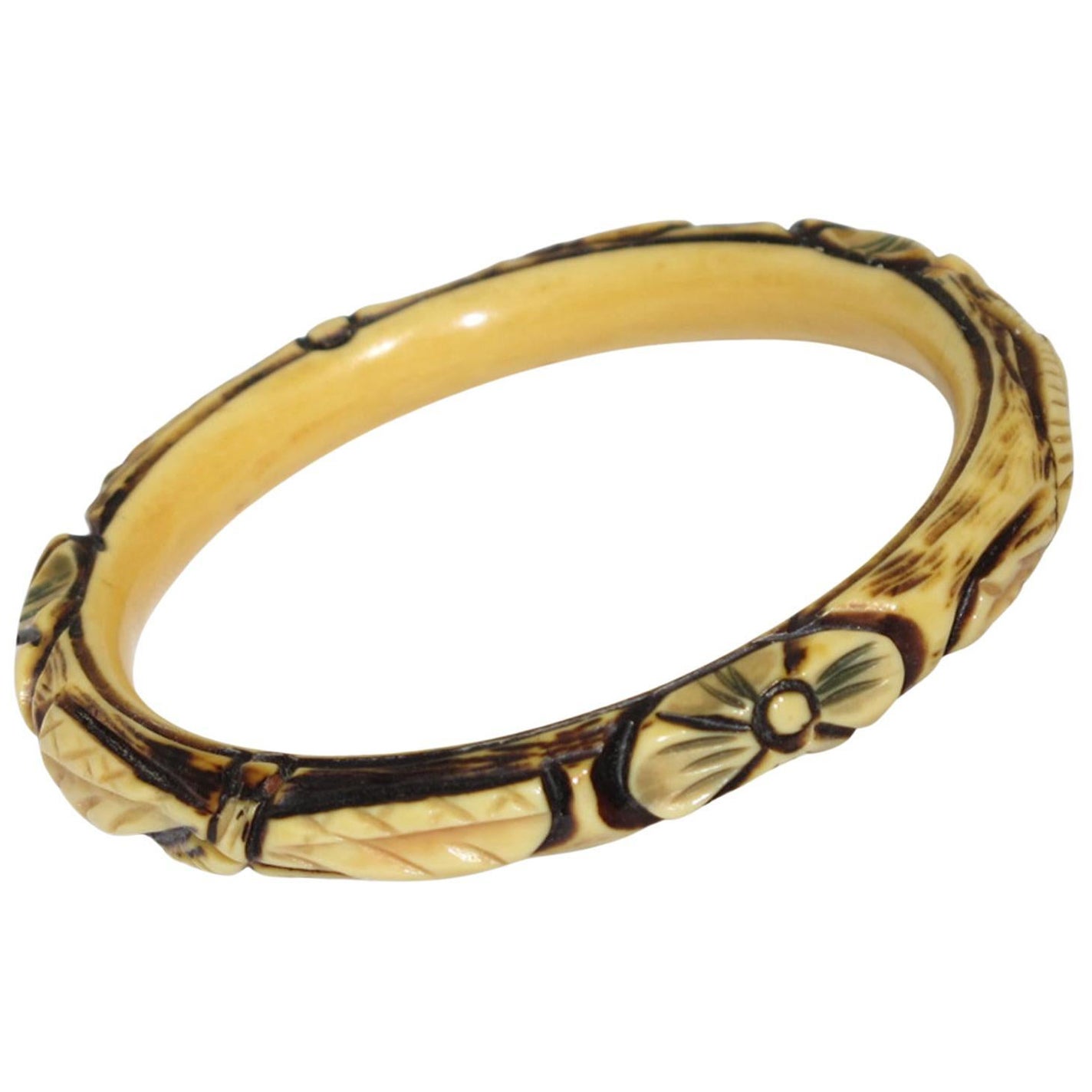 Bracciale Bangle in celluloide con intagli geometrici e floreali in vendita