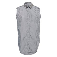 Pierre Balmain Gestreiftes ärmelloses Hemd aus Baumwolle mit Nieten und Knopfleiste vorne, M