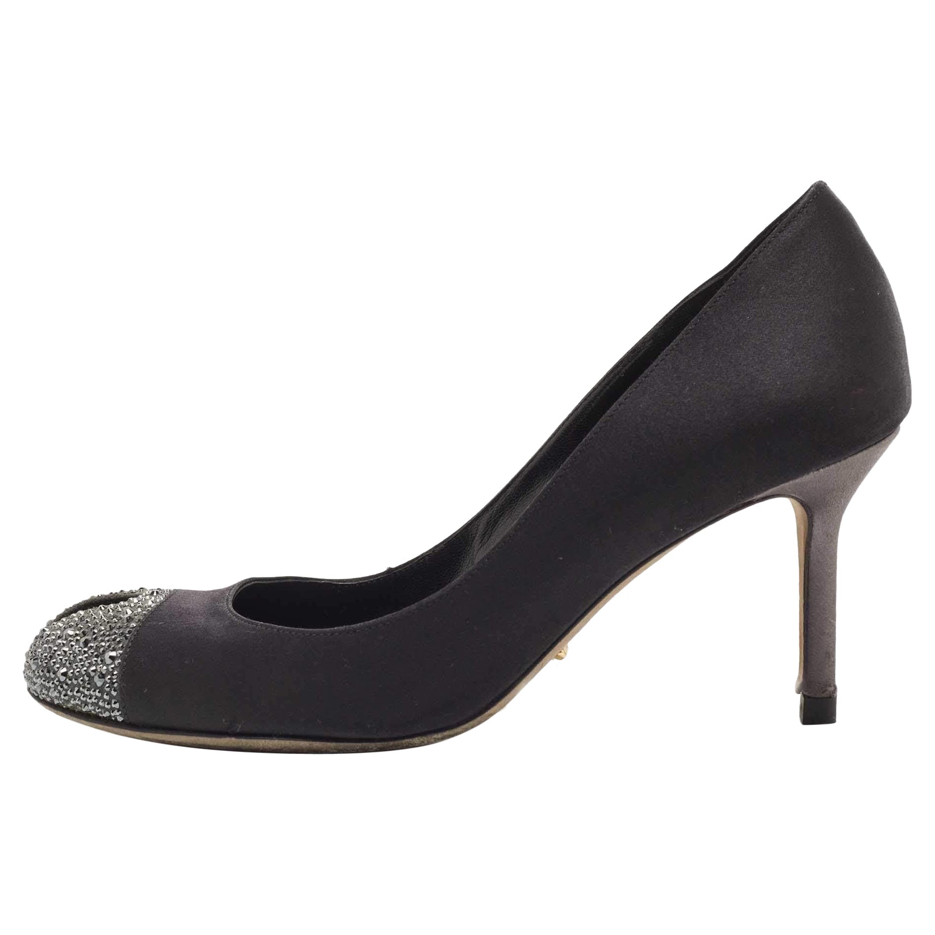 Sergio Rossi - Escarpins à bouts pointus en satin noir ornés de cristaux - Taille 39