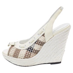 Burberry Sandali Peep Toe in tela e vernice color crema taglia 40