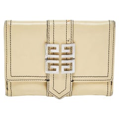Portefeuille compact à rabat en cuir beige Givenchy