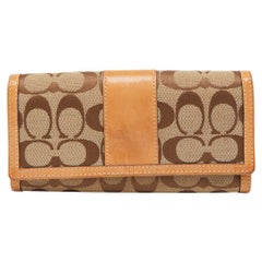 Coach Portefeuille continental signature en toile naturelle/beige et rabat en cuir