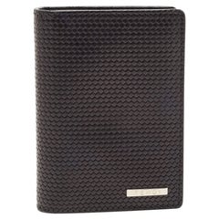 Fendi Schwarzes Bifold-Kartenetui aus strukturiertem Leder