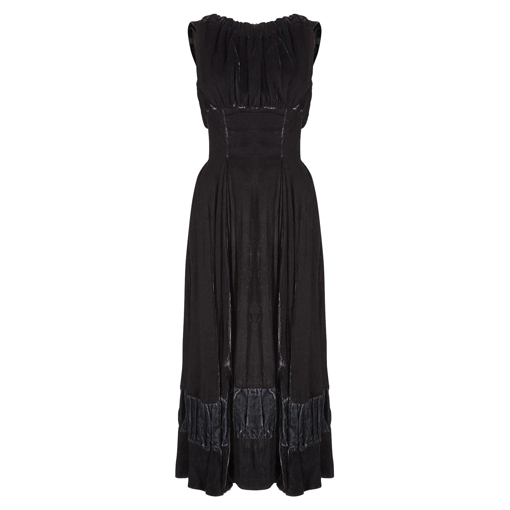 Vestido de terciopelo de seda panne negro Frank Usher de los años 50 en venta