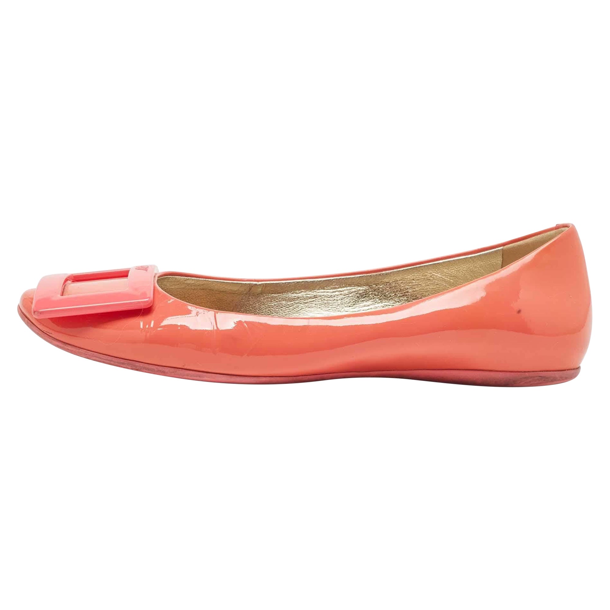 Roger Vivier Coral Pink Patent Leather Belle Vivier Ballet Flats Size 34.5 For Sale