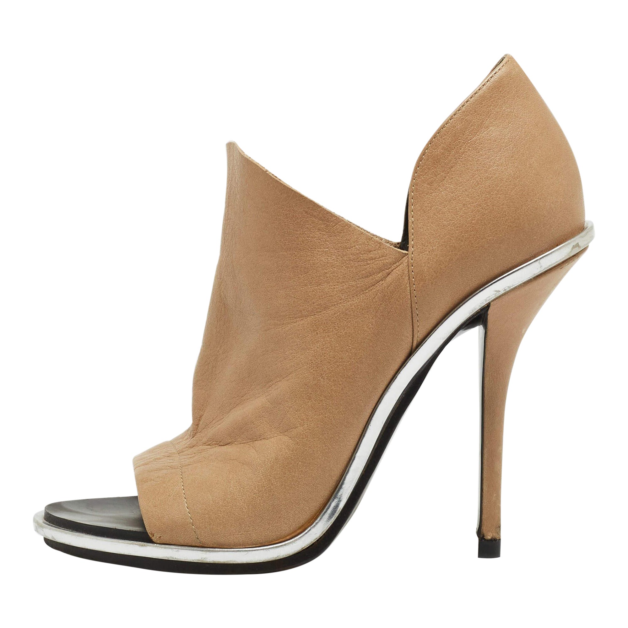 Balenciaga Beige Leather Glove Open Toe Pumps Taglia 39 in vendita