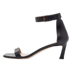 Stuart Weitzman Schwarze Ledersandalen mit Knöchelriemen Größe 39,5